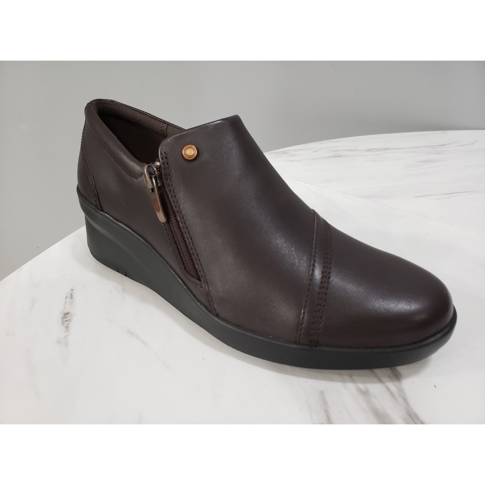 NEW Clarks Suttyn Zip‎ 8 Brown Leather Wedge Heel Side Zip Booties Boots Wedge